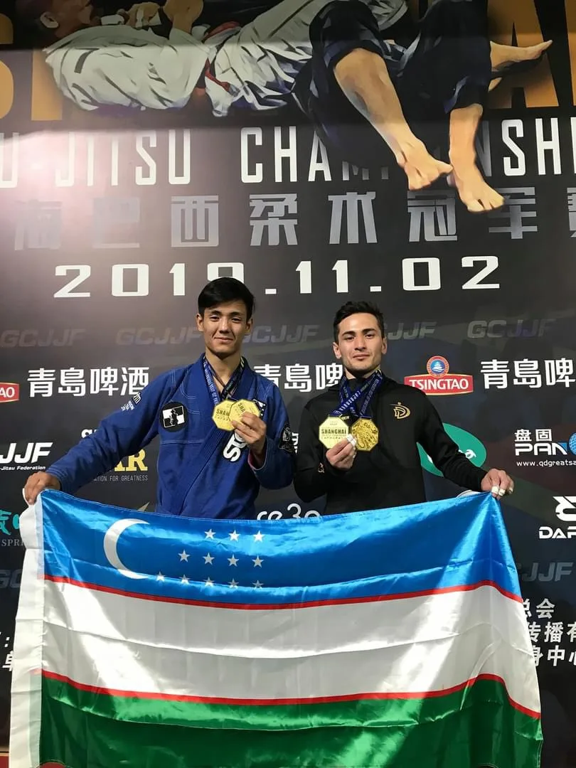 Kaizen champions with gold medals and the Uzbekistan flag in Shanghai